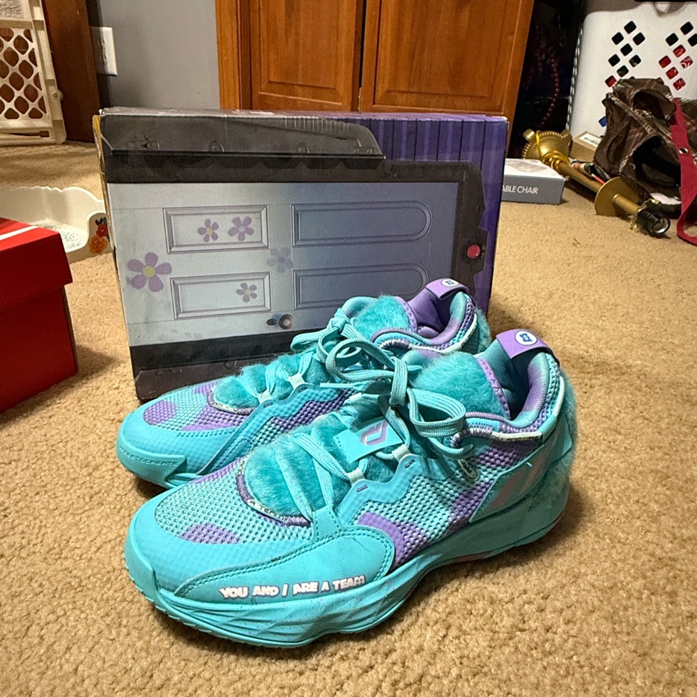 Monsters INC basketball shoes - Picture 2 of 10